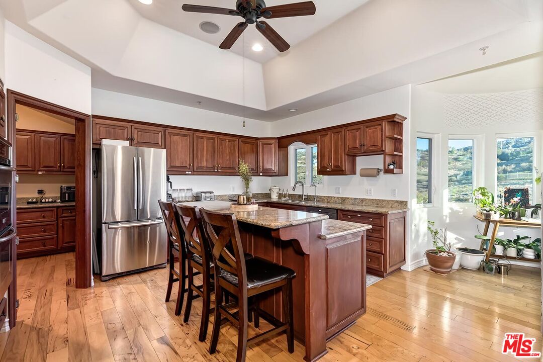 10827 Pacific View Dr