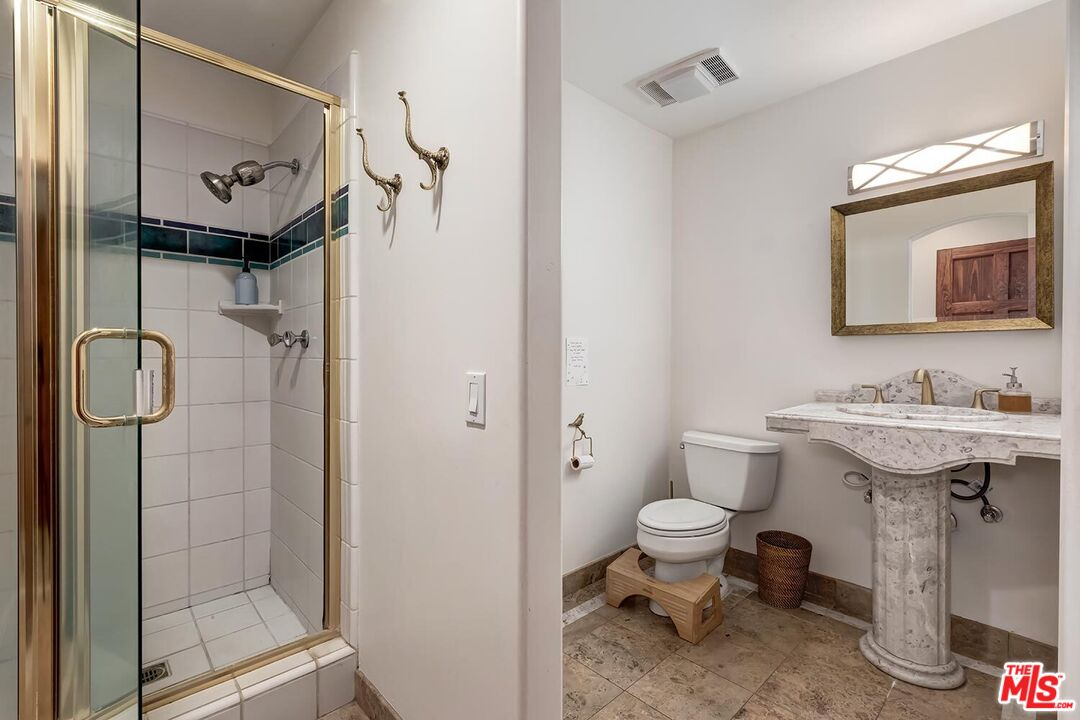 10827 Pacific View Dr