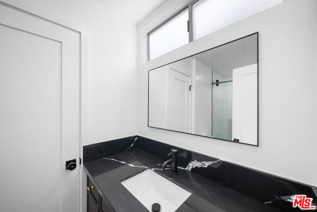 605 San Vicente Blvd Unit: 107