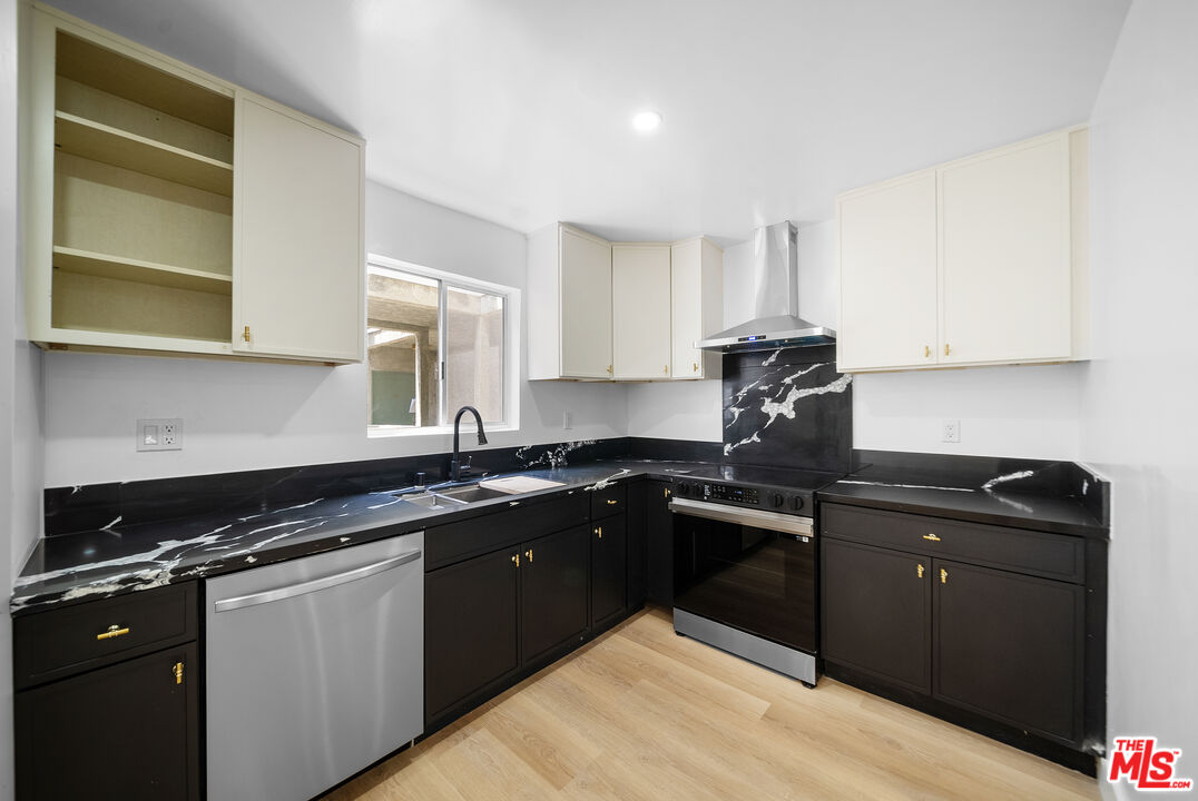 605 San Vicente Blvd Unit: 107