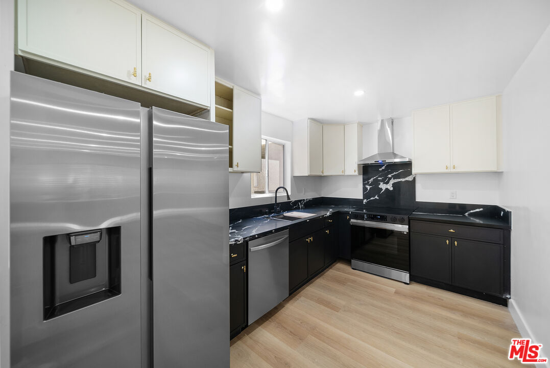 605 San Vicente Blvd Unit: 107