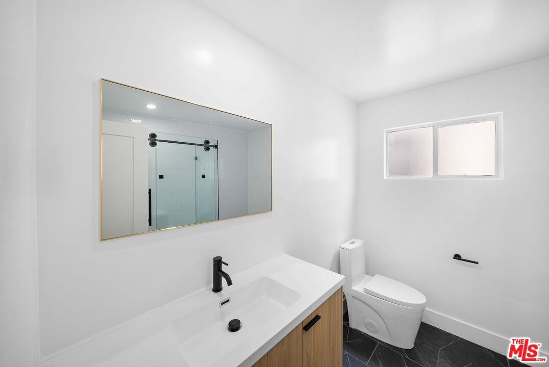 605 San Vicente Blvd Unit: 107