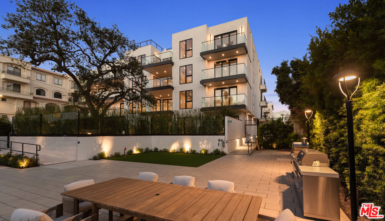 505 NW Barrington Ave Unit: 107