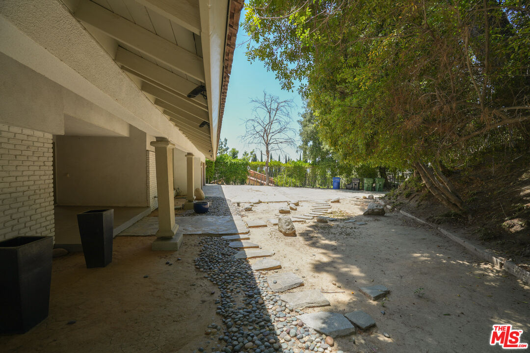 19616 Pine Valley Ave