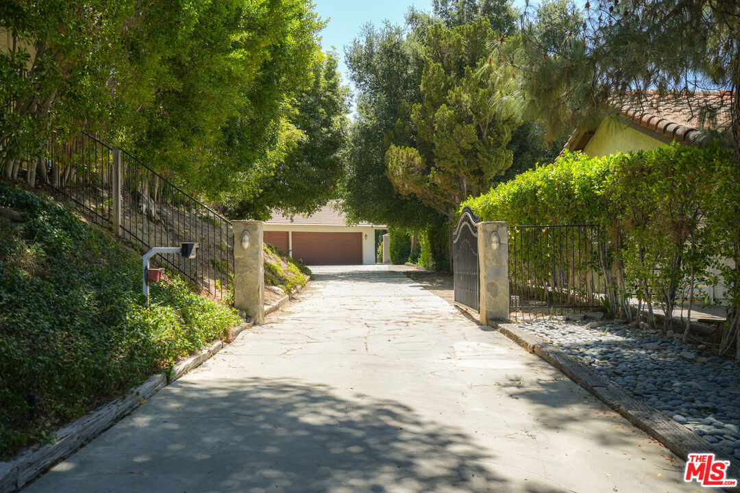 19616 Pine Valley Ave