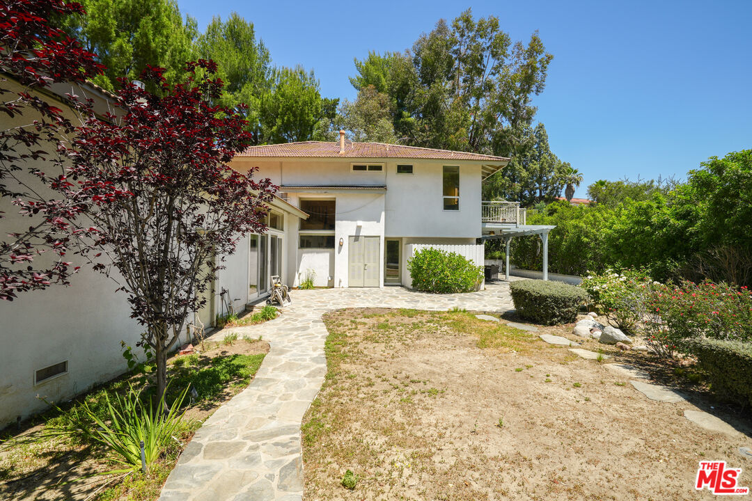 19616 Pine Valley Ave