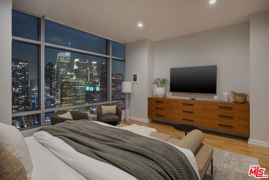 900 W Olympic Blvd Unit: 38K