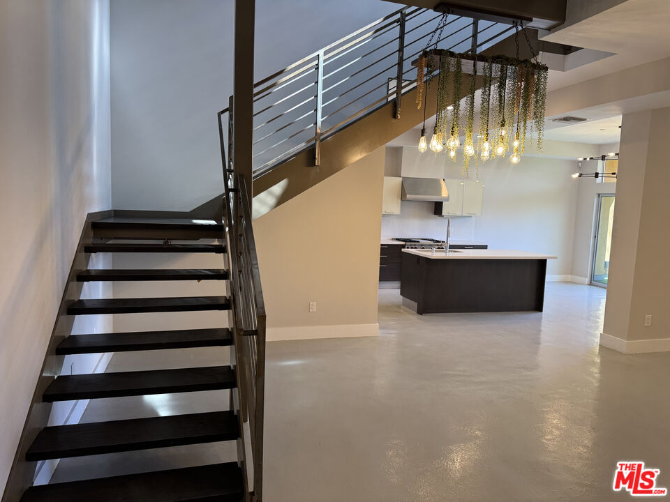 2216 Main St Unit: 204