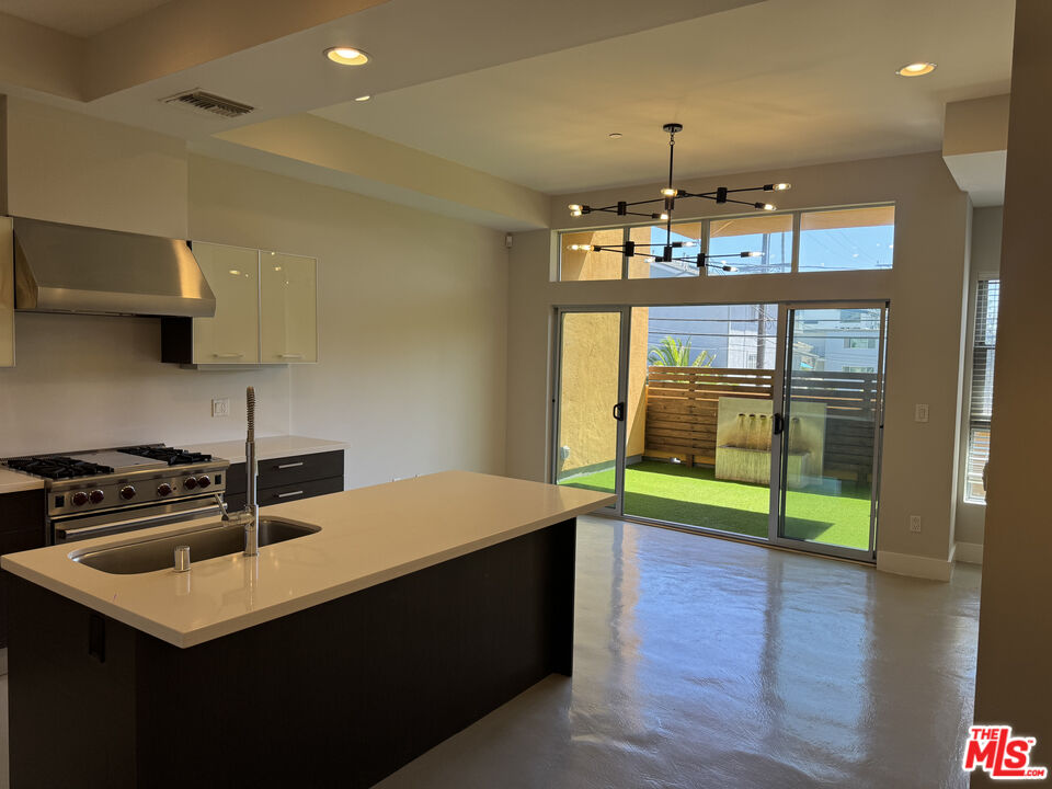 2216 Main St Unit: 204