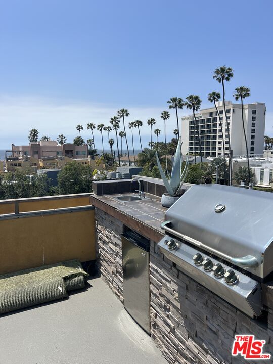 2216 Main St Unit: 204