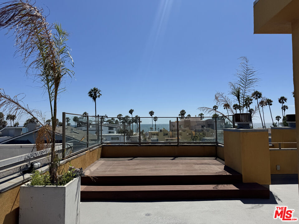 2216 Main St Unit: 204