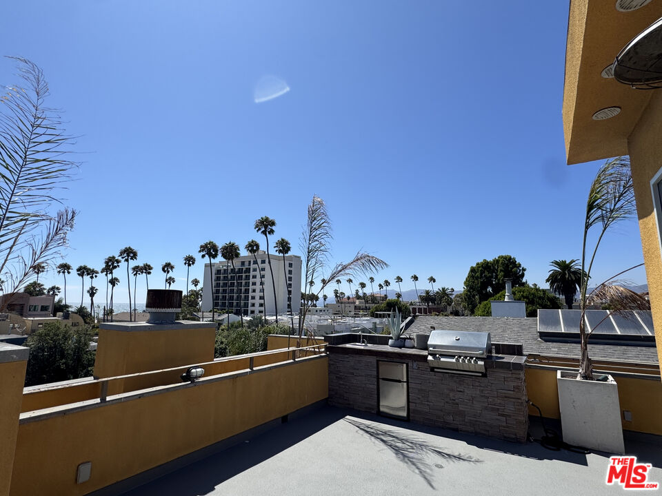2216 Main St Unit: 204