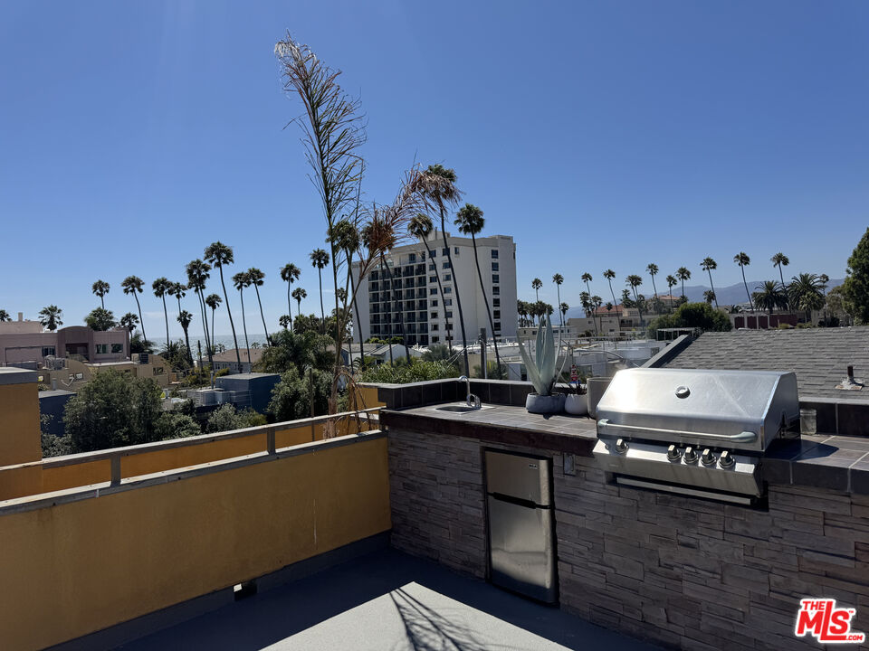 2216 Main St Unit: 204
