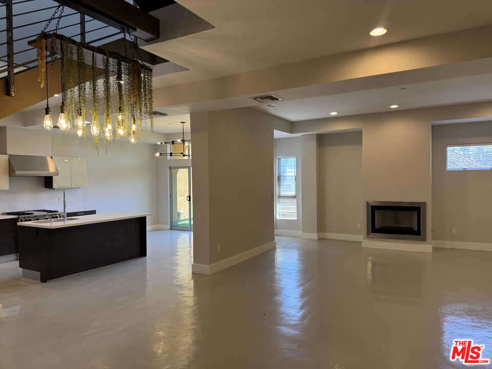 2216 Main St Unit: 204