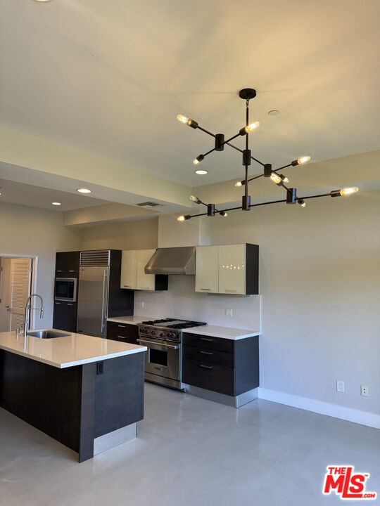 2216 Main St Unit: 204