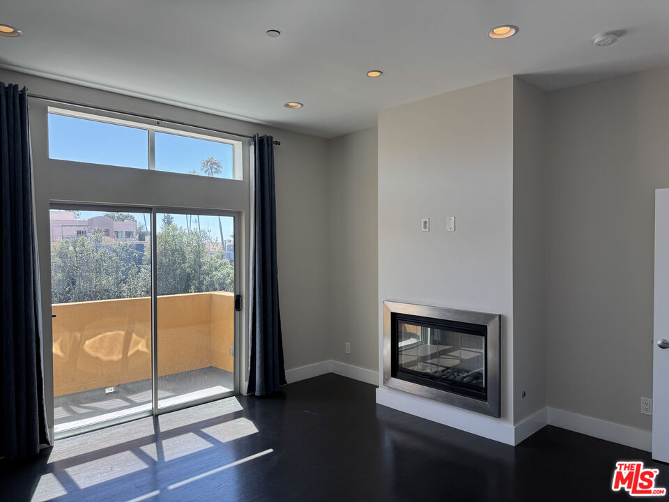 2216 Main St Unit: 204