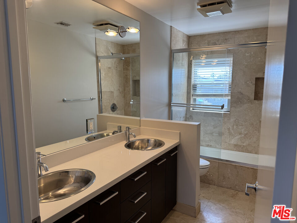 2216 Main St Unit: 204
