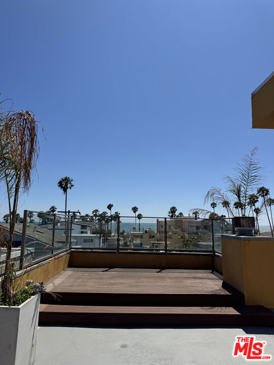 2216 Main St Unit: 204