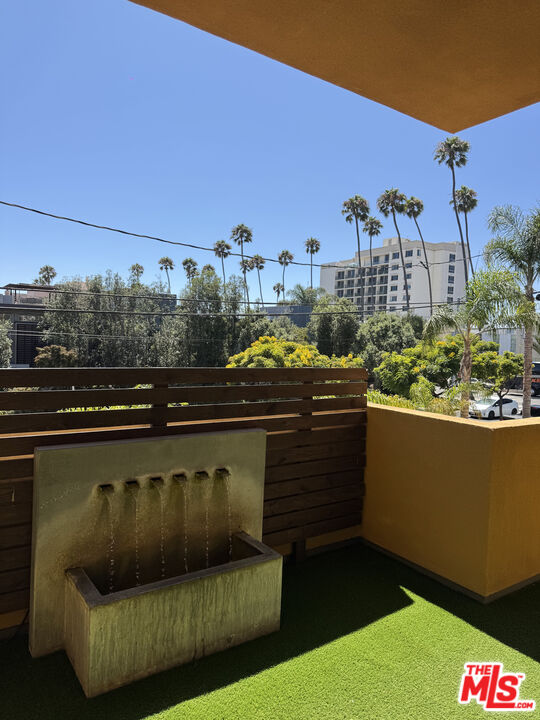 2216 Main St Unit: 204
