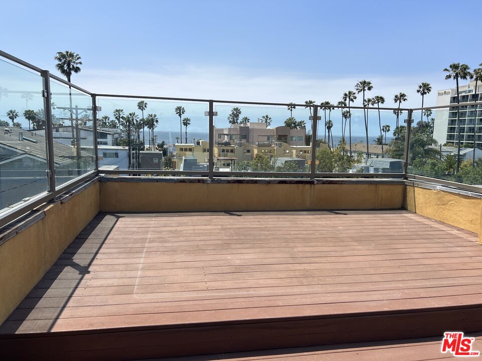 2216 Main St Unit: 204