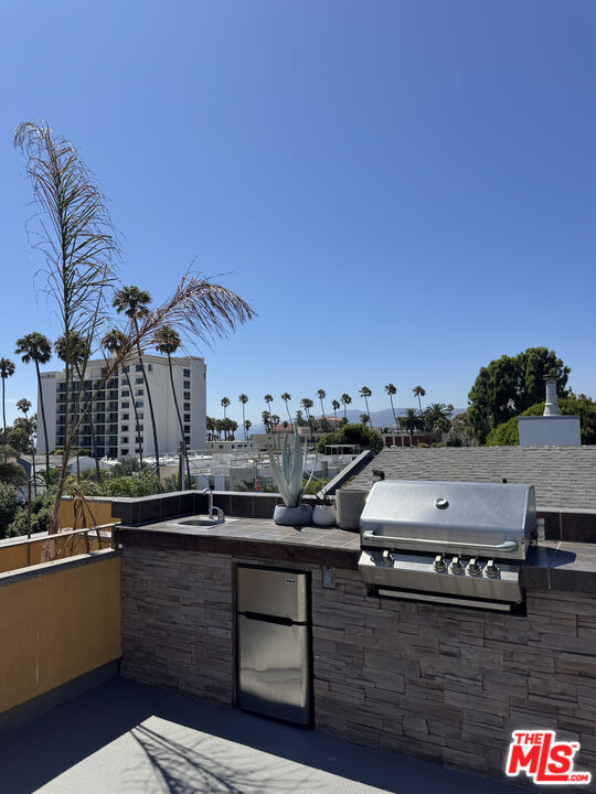 2216 Main St Unit: 204