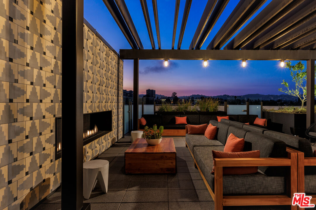 10777 Wilshire Blvd Unit: 402