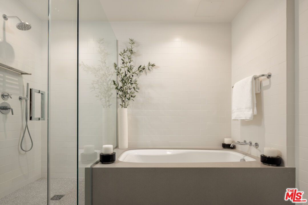 10777 Wilshire Blvd Unit: 402