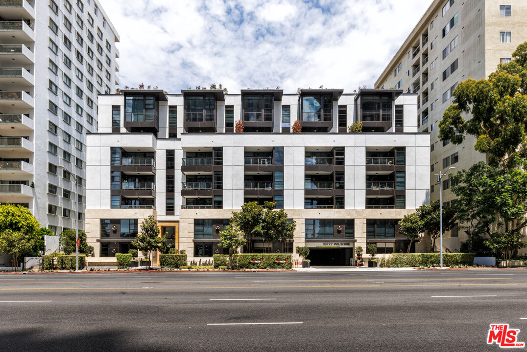 10777 Wilshire Blvd Unit: 402