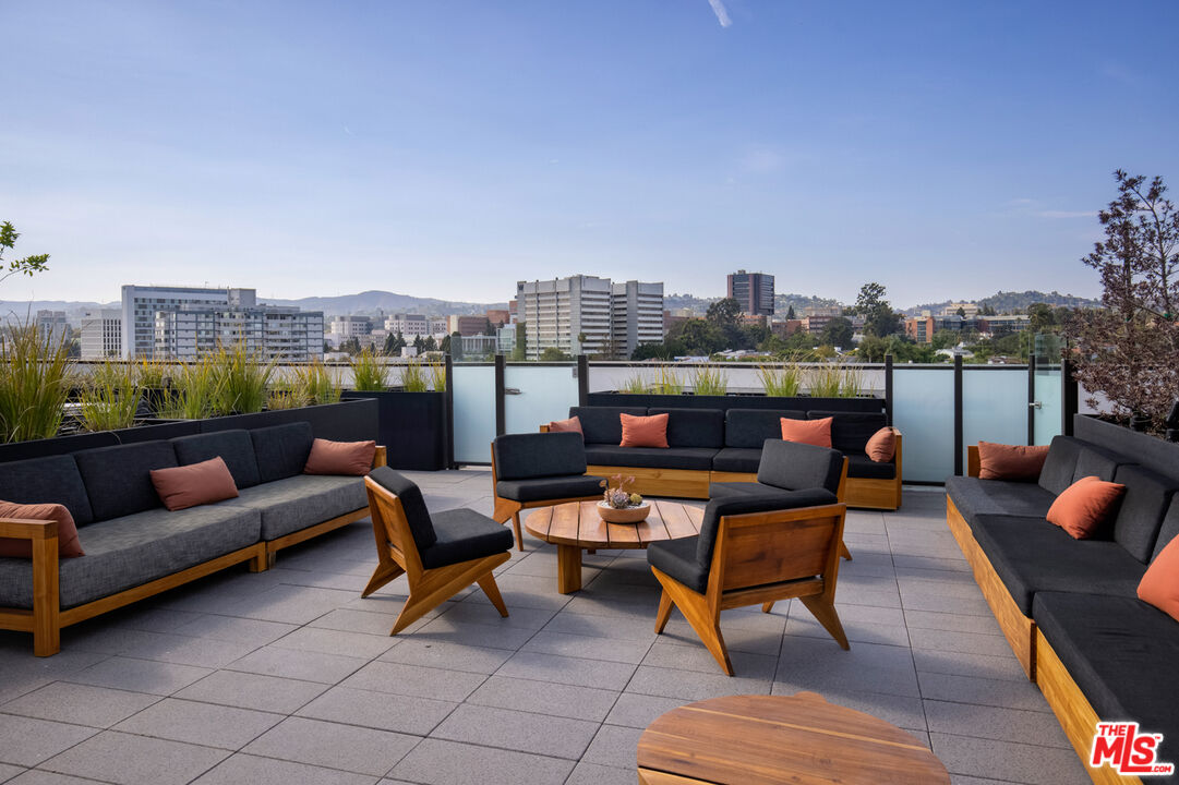 10777 Wilshire Blvd Unit: 402