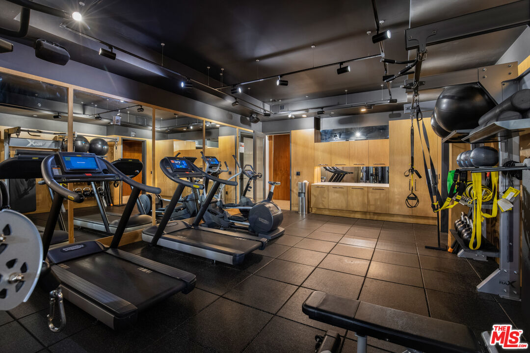 10777 Wilshire Blvd Unit: 402