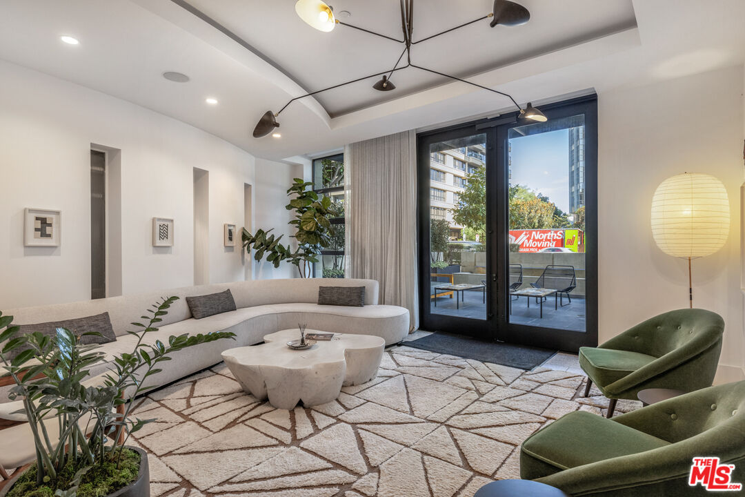 10777 Wilshire Blvd Unit: 402