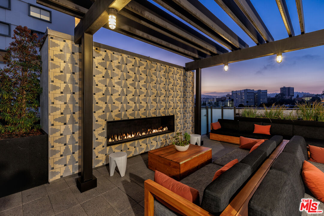 10777 Wilshire Blvd Unit: 402