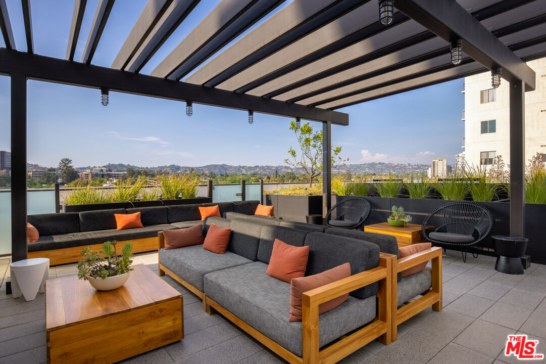 10777 Wilshire Blvd Unit: 402