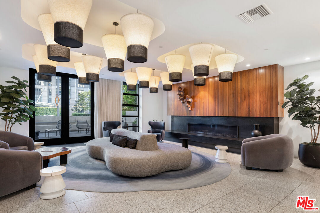 10777 Wilshire Blvd Unit: 402