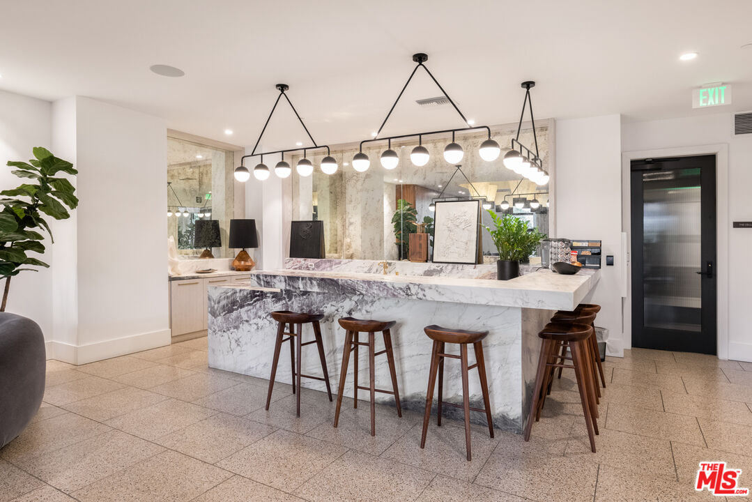 10777 Wilshire Blvd Unit: 402