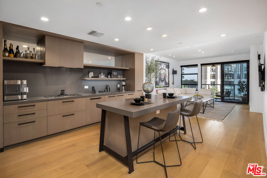 10777 Wilshire Blvd Unit: 402