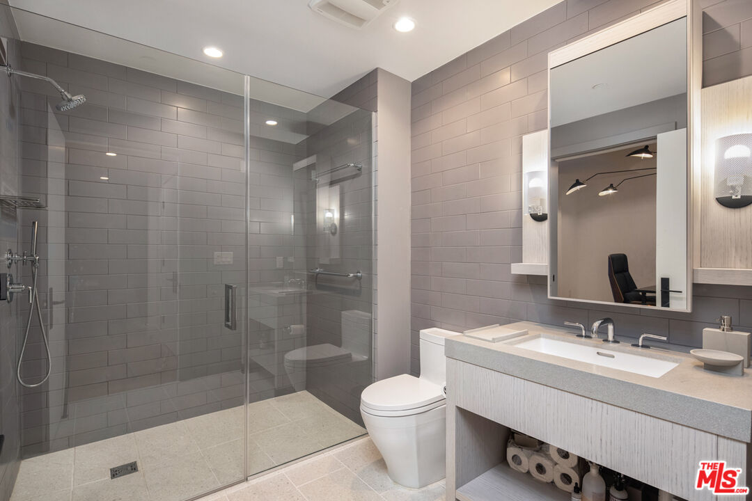 10777 Wilshire Blvd Unit: 402