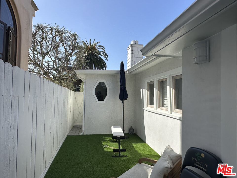 440 Howland Canal Unit: 1