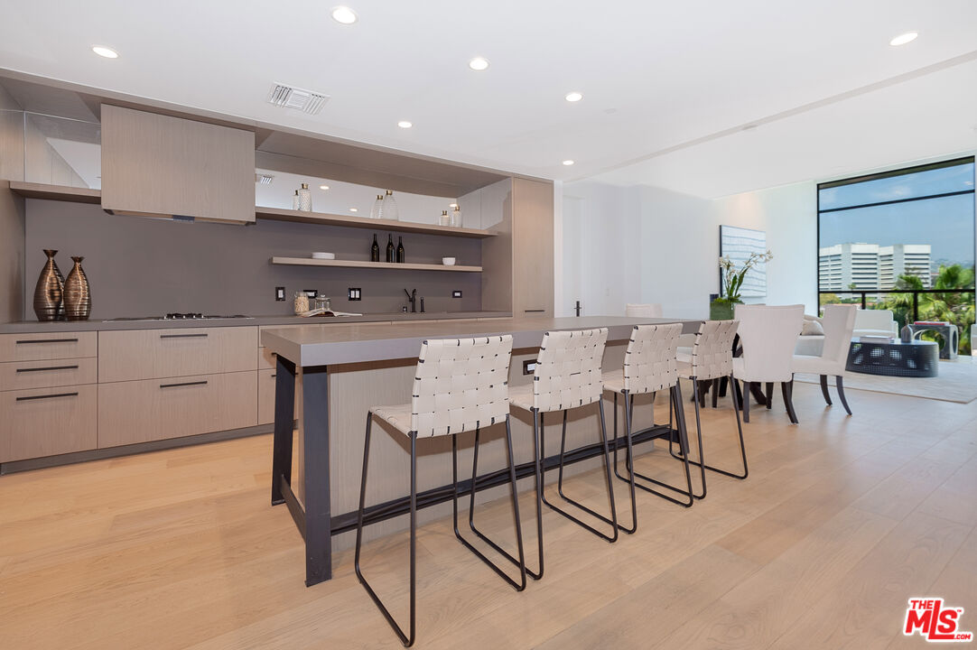 10777 Wilshire Blvd Unit: 703