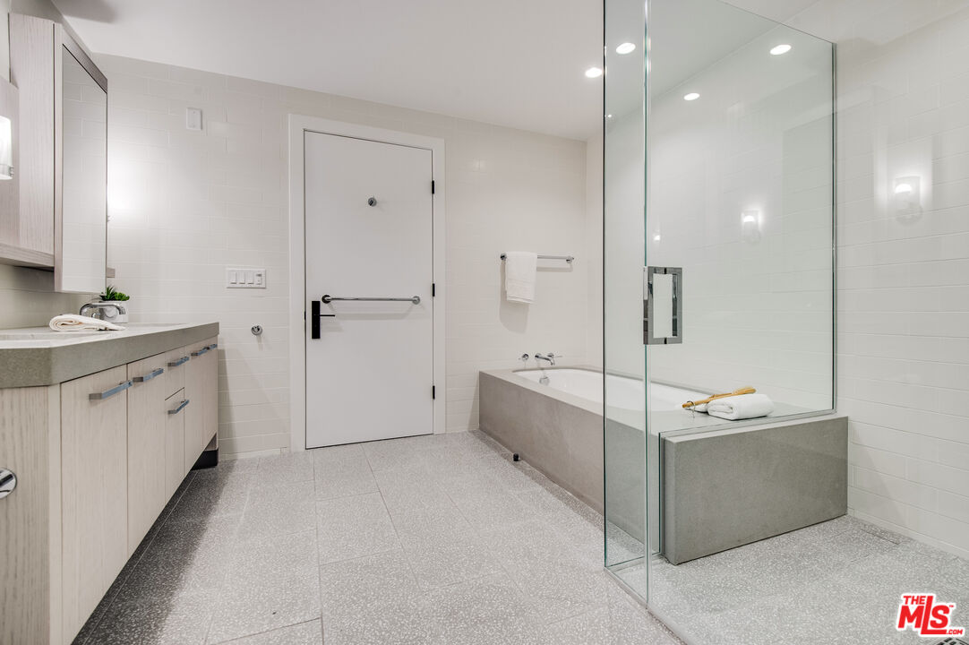 10777 Wilshire Blvd Unit: 703