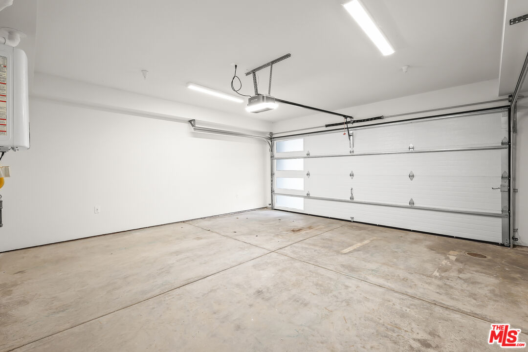 1202 N Orange Grv