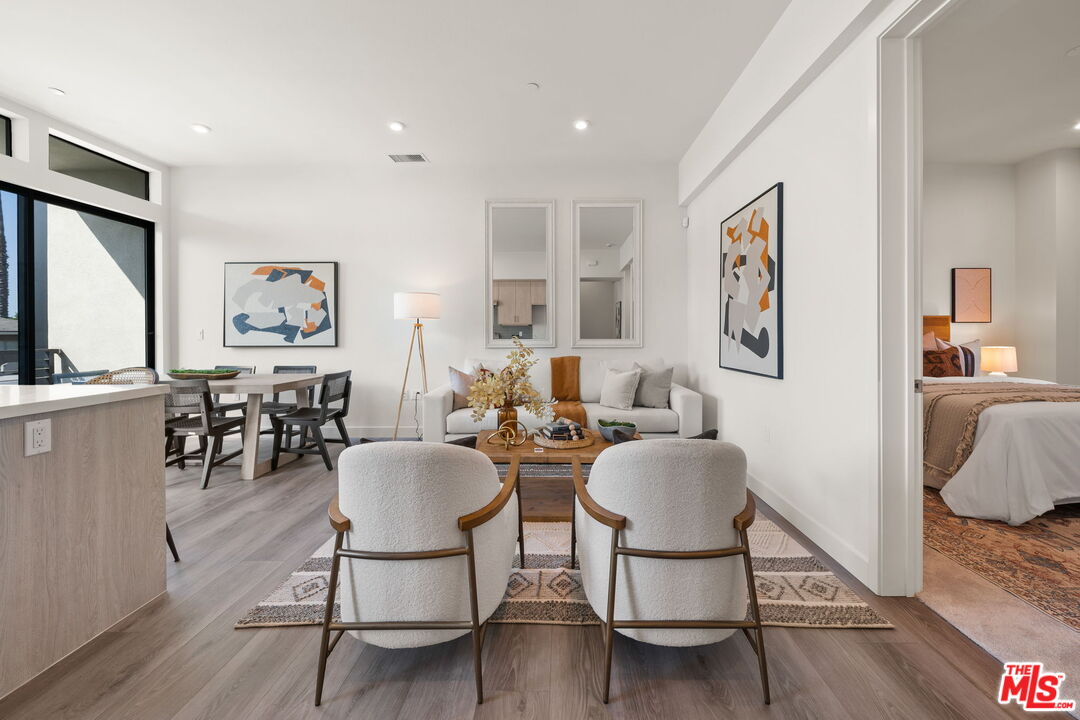 1202 N Orange Grv