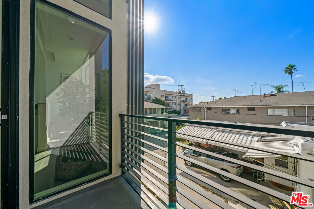 1202 N Orange Grv