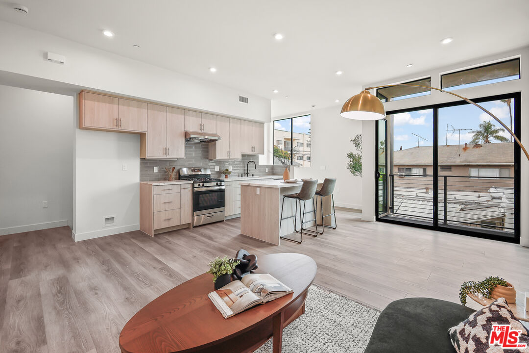 1202 N Orange Grv