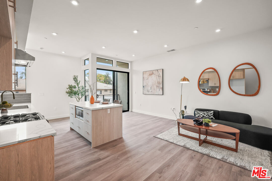 1202 N Orange Grv