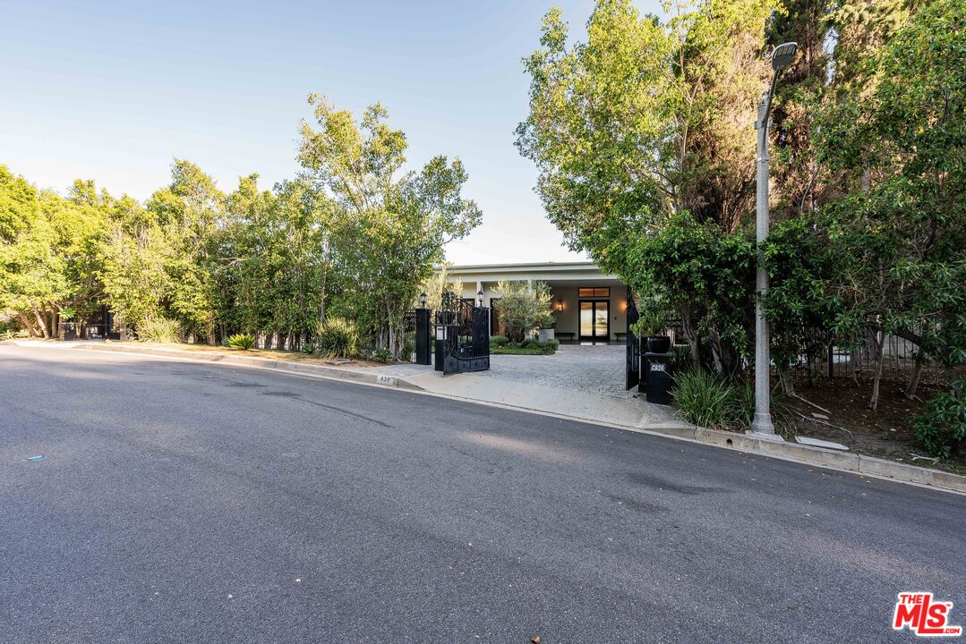 430 Robert Ln