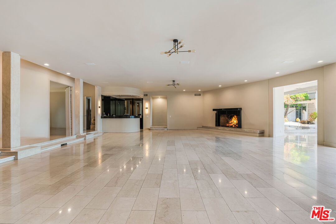 430 Robert Ln