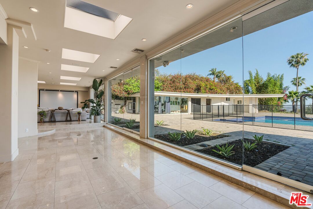 430 Robert Ln