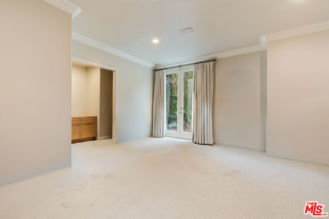 430 Robert Ln