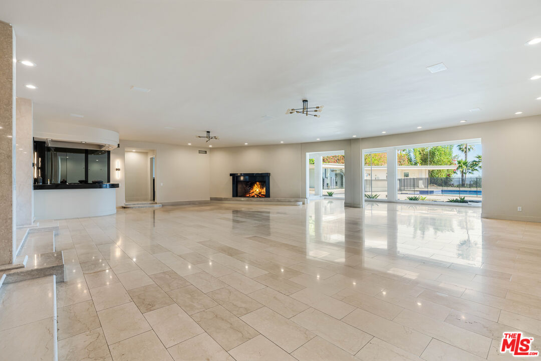 430 Robert Ln